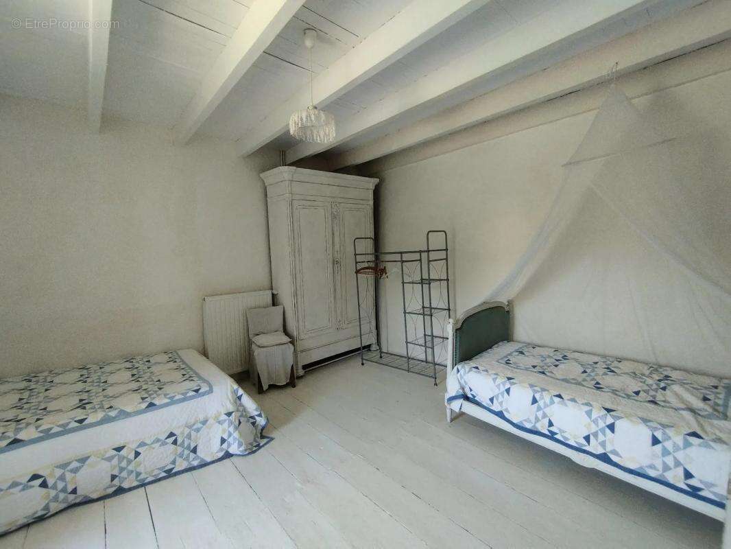 Maison à CASTELNAU-MONTRATIER