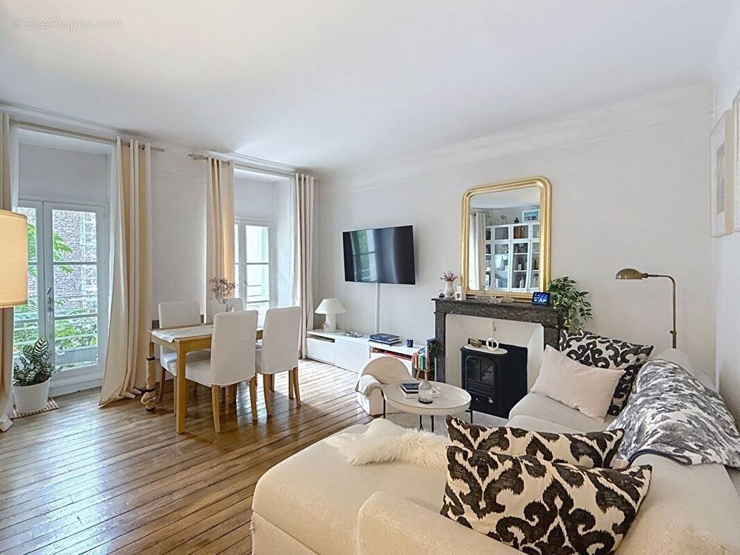 Appartement à PARIS-16E