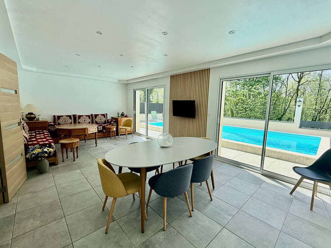 Maison à TROIS-PALIS