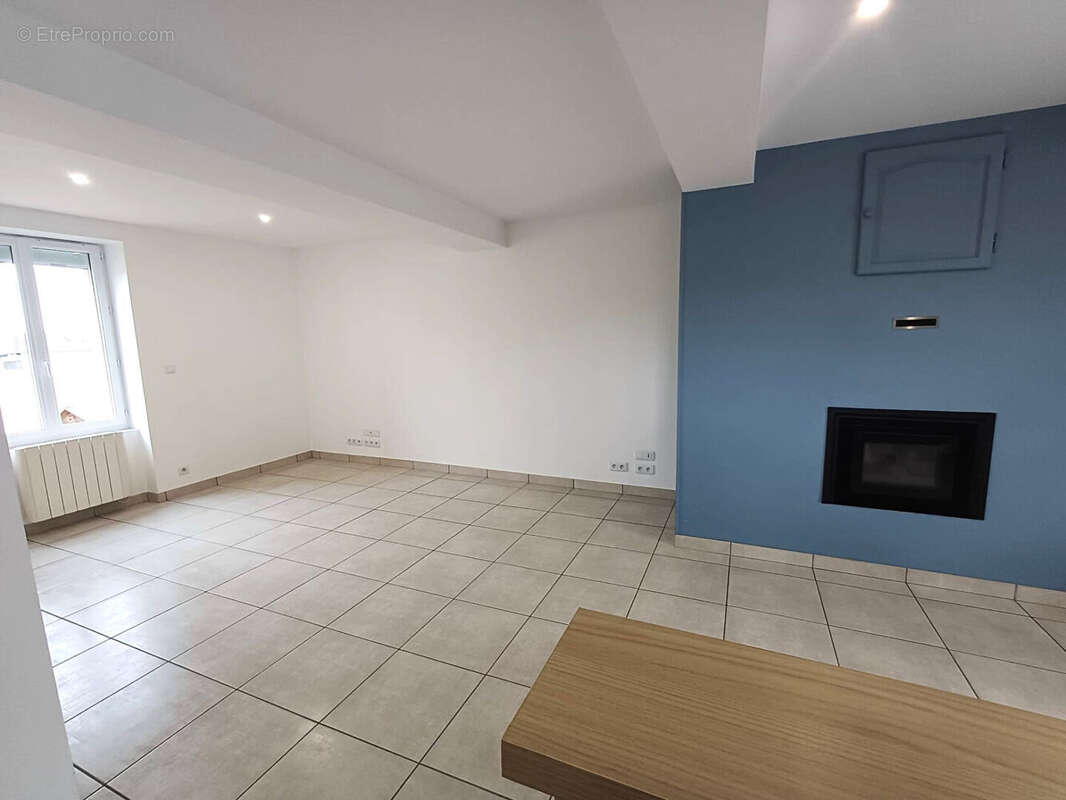 Maison à SAINT-BEAUZIRE