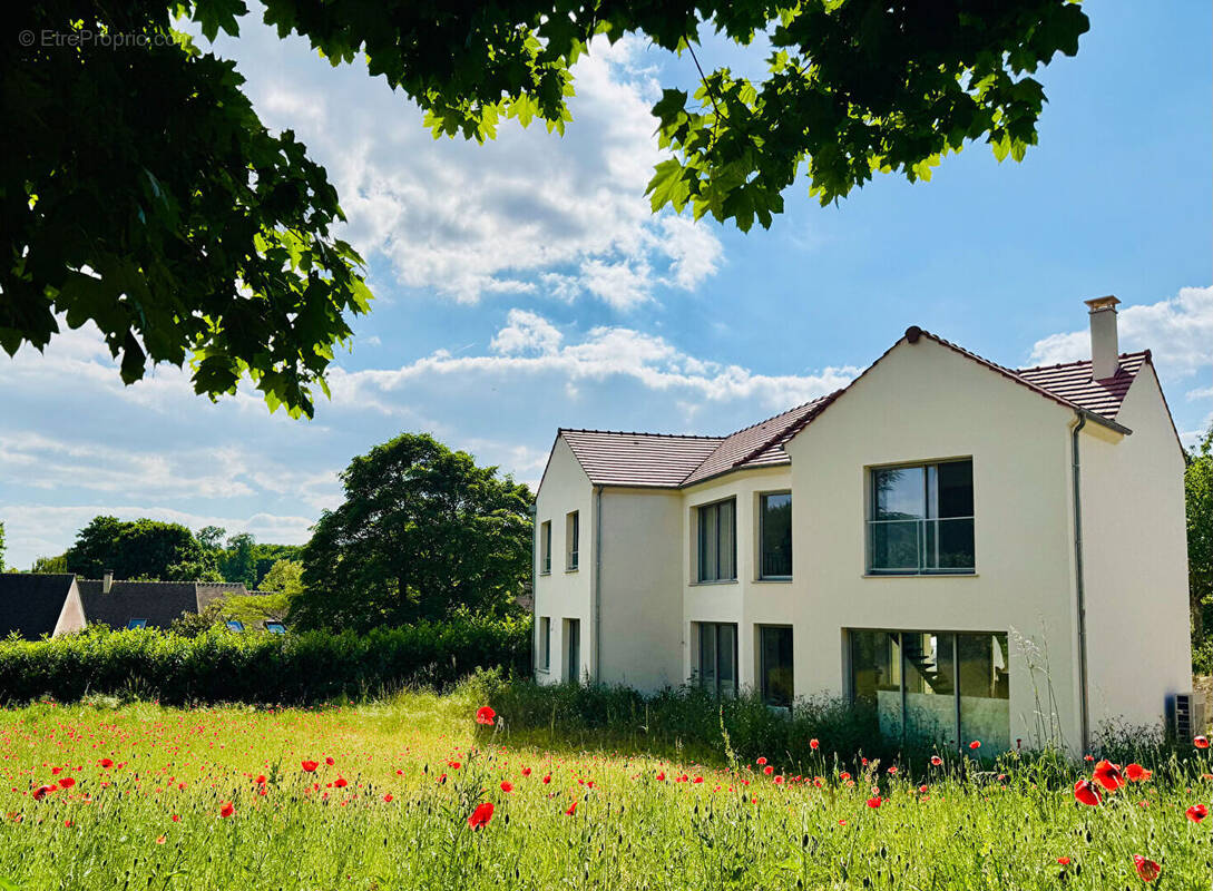 Maison à LE MESNIL-LE-ROI