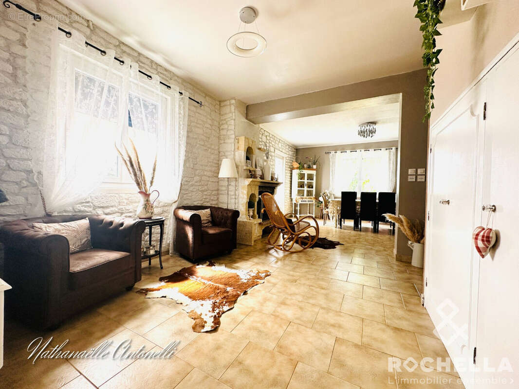 Maison à SAINT-JEAN-D'ANGELY