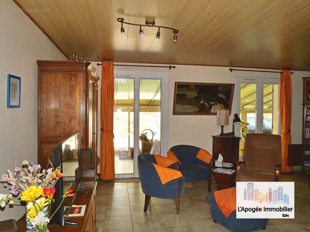 Maison à SAINT-JUST-ET-VACQUIERES