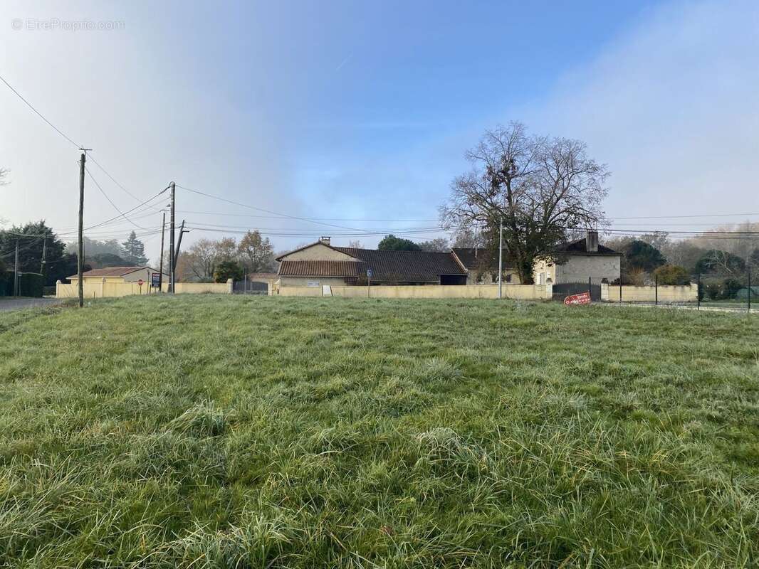 Terrain à bâtir de 950 m² à ANNESSE-ET-BEAULIEU (24) - photo 9