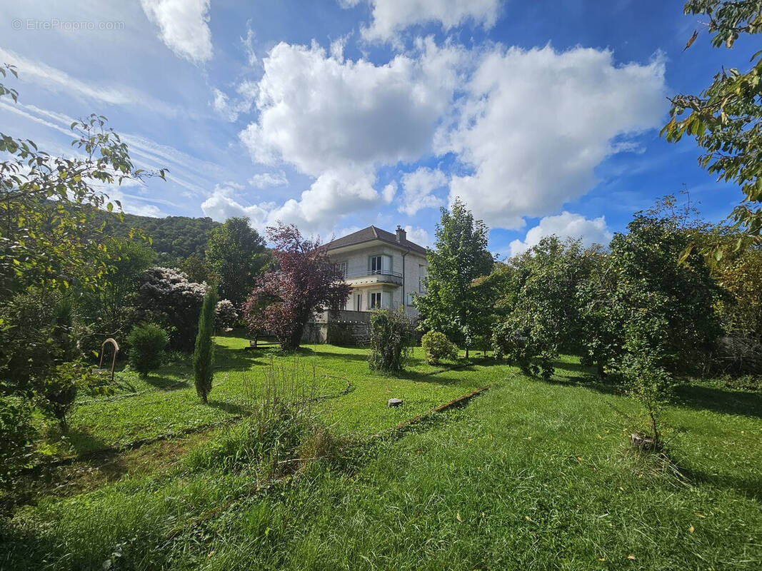 Maison à VAUX-LES-SAINT-CLAUDE