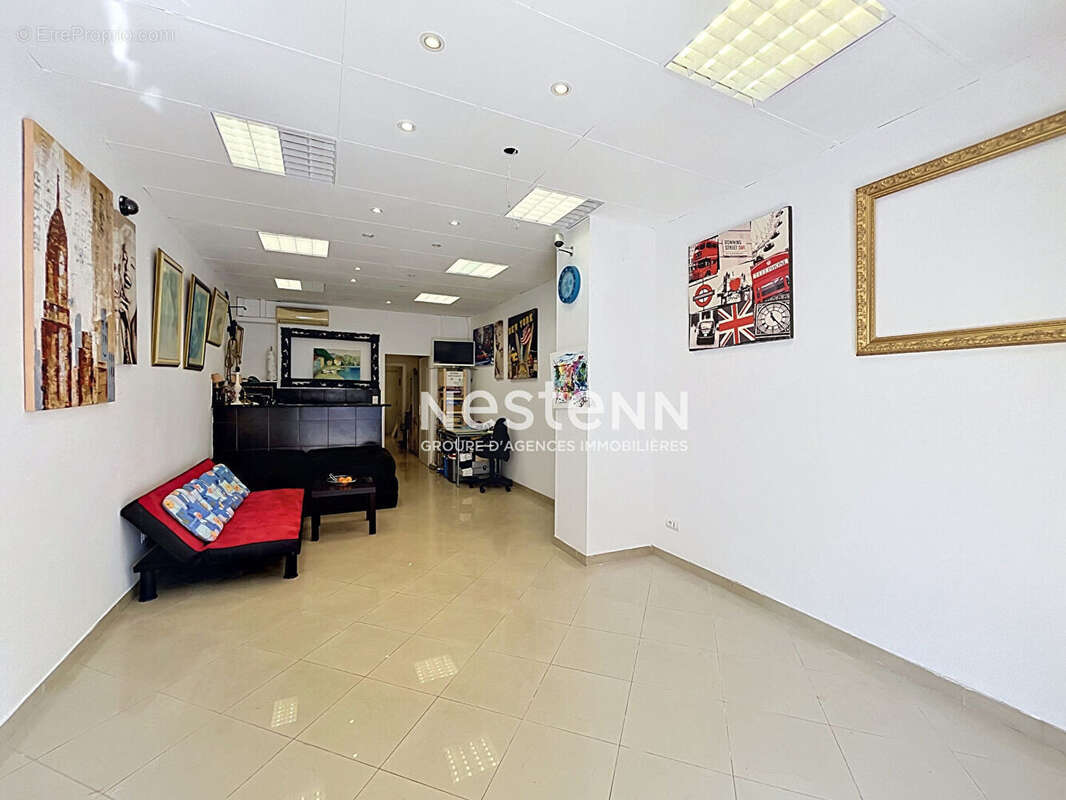 Cannes - murs commerciaux  53m² avec studio - photo 3