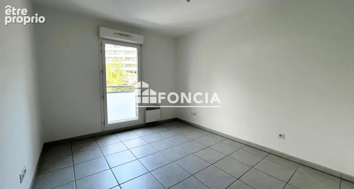 T3 traversant parc du 26eme centenaire - photo 5