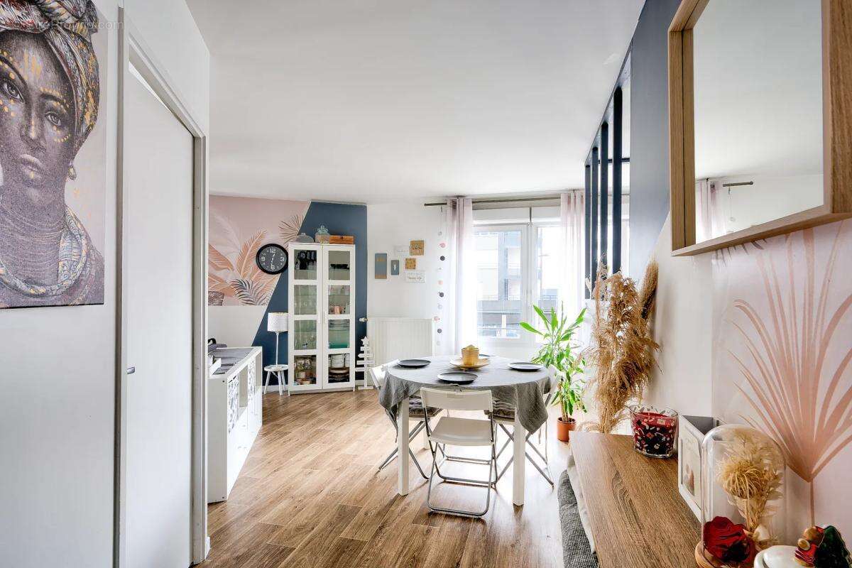 Appartement 5 pièces - 95 m² - Coeur de ville - Résidence de 2017 - Au calme - photo 4