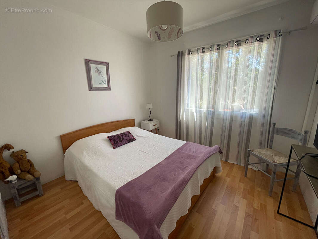 Charmante maison de plain-pied de quatre chambres avec piscine - photo 11