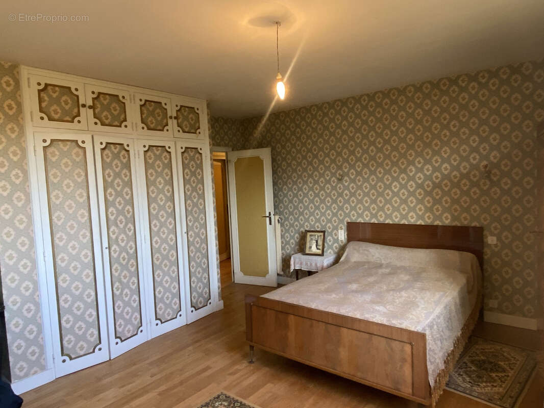 Maison à SAINT-CYR-LA-ROCHE