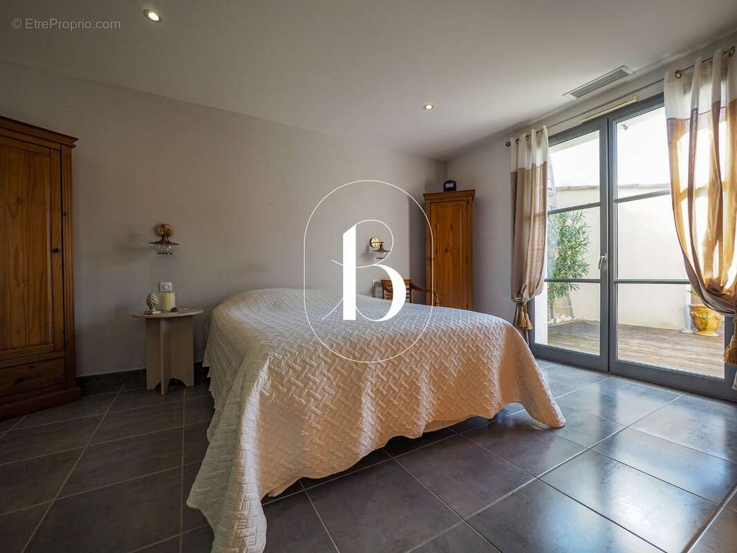A proximité immédiate du centre ville d'Uzès - Superbe contemporaine de plain pied - photo 15
