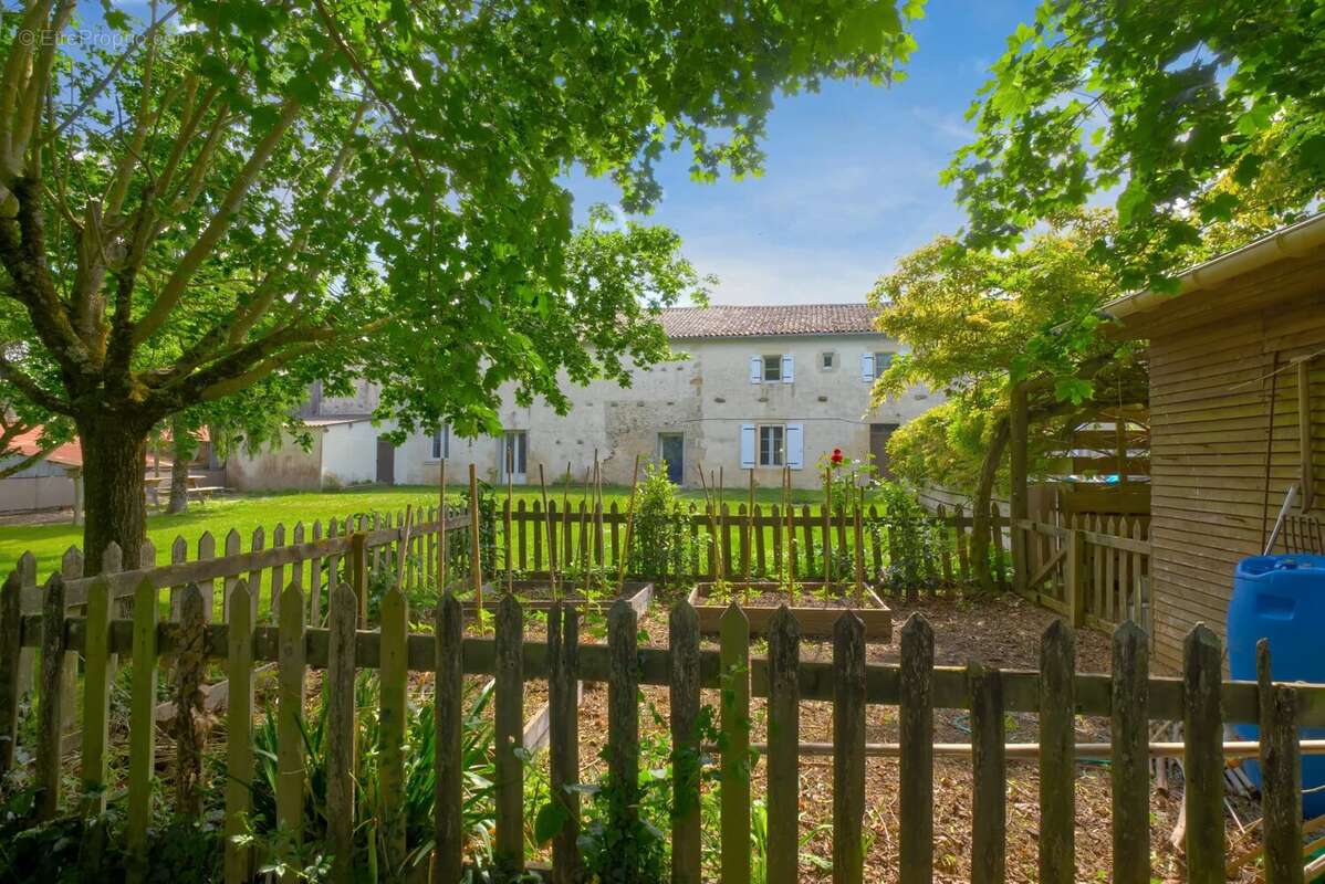 Maison en pierre spacieuse avec grand gîte (4/6 chambres) au cœur d’un village recherché - photo 21