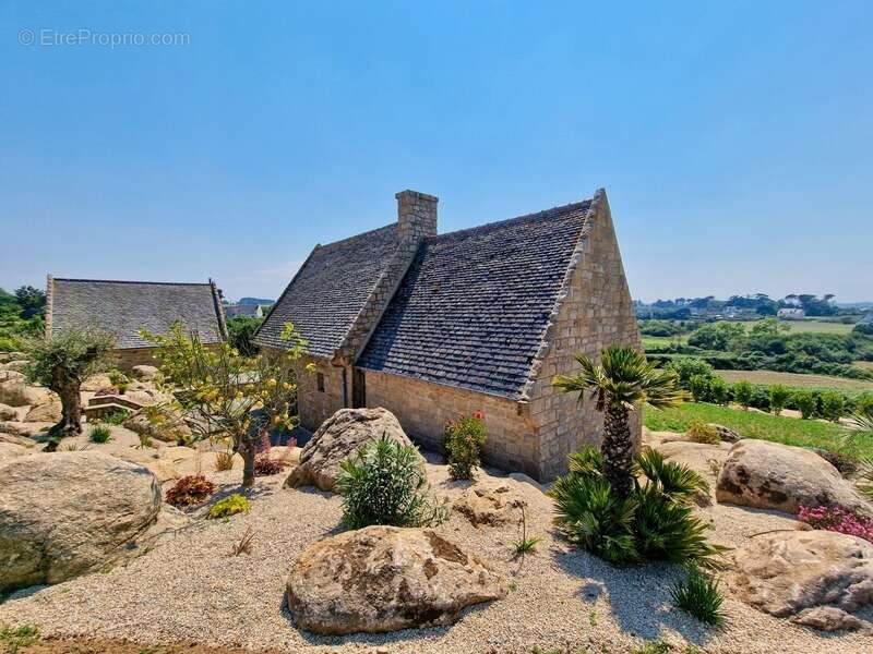 Maison à PLOUGRESCANT