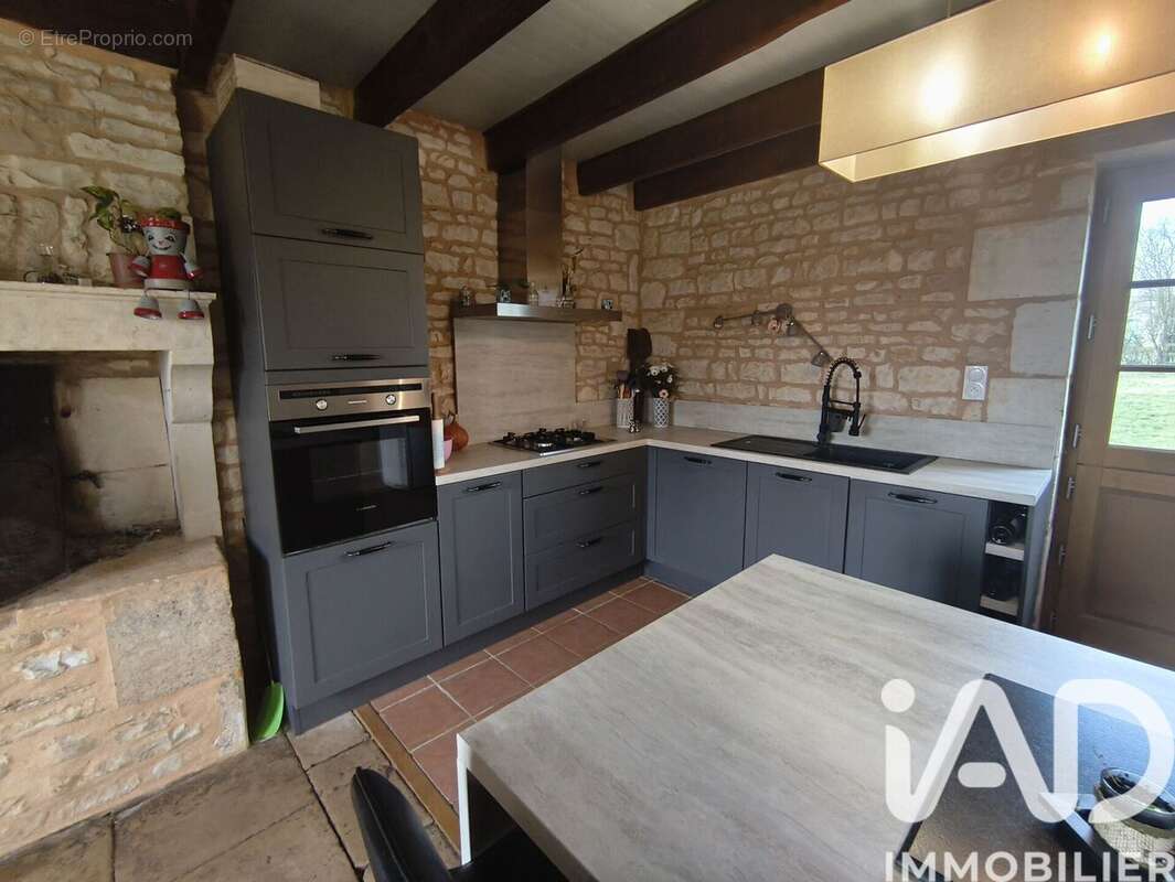 Maison 162 m² à Clussais-La-Pommeraie  - photo 4