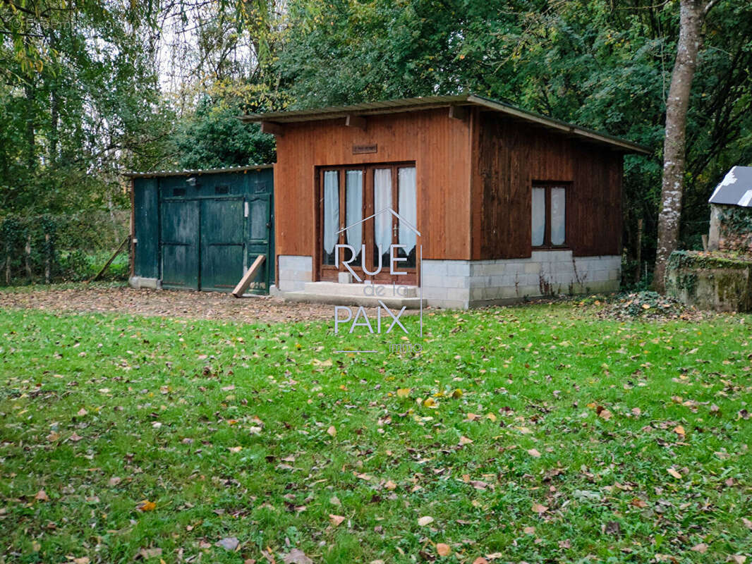 Terrain à MONTHOIRON