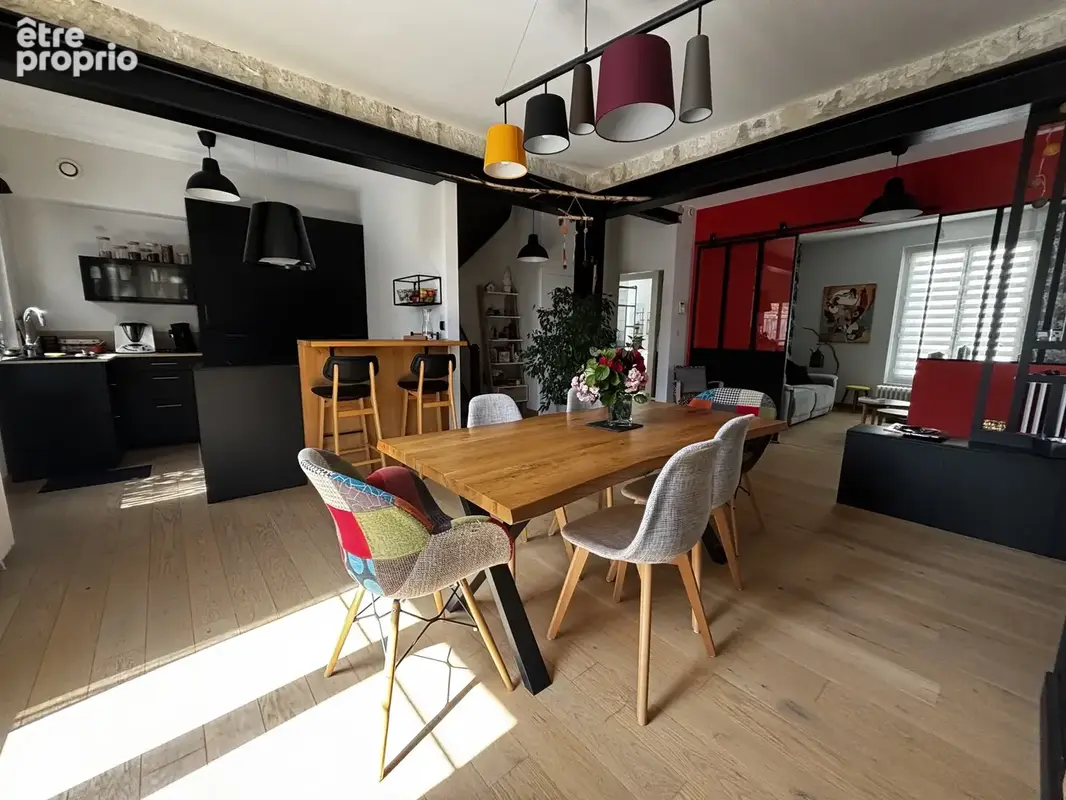 Maison familiale de caractère avec 4 chambres, dépendances et cour close - photo 2