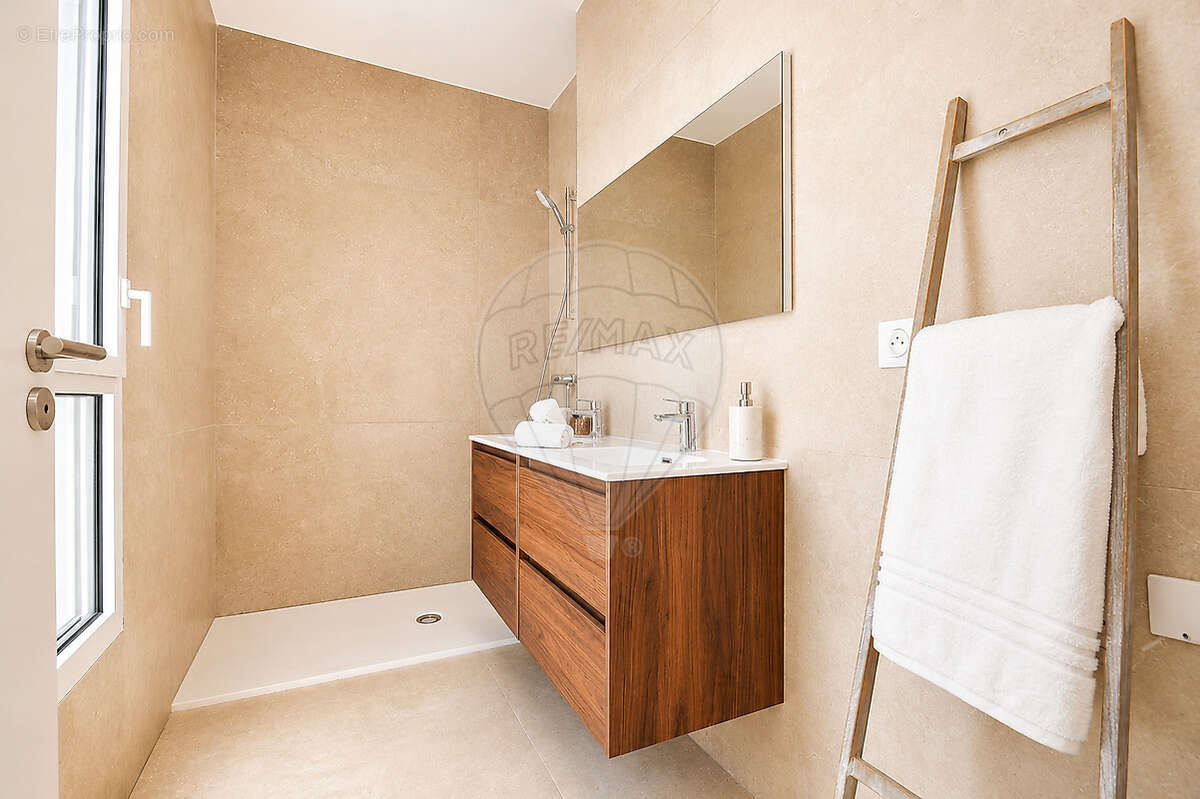 Appartement à VILLENEUVE-LOUBET