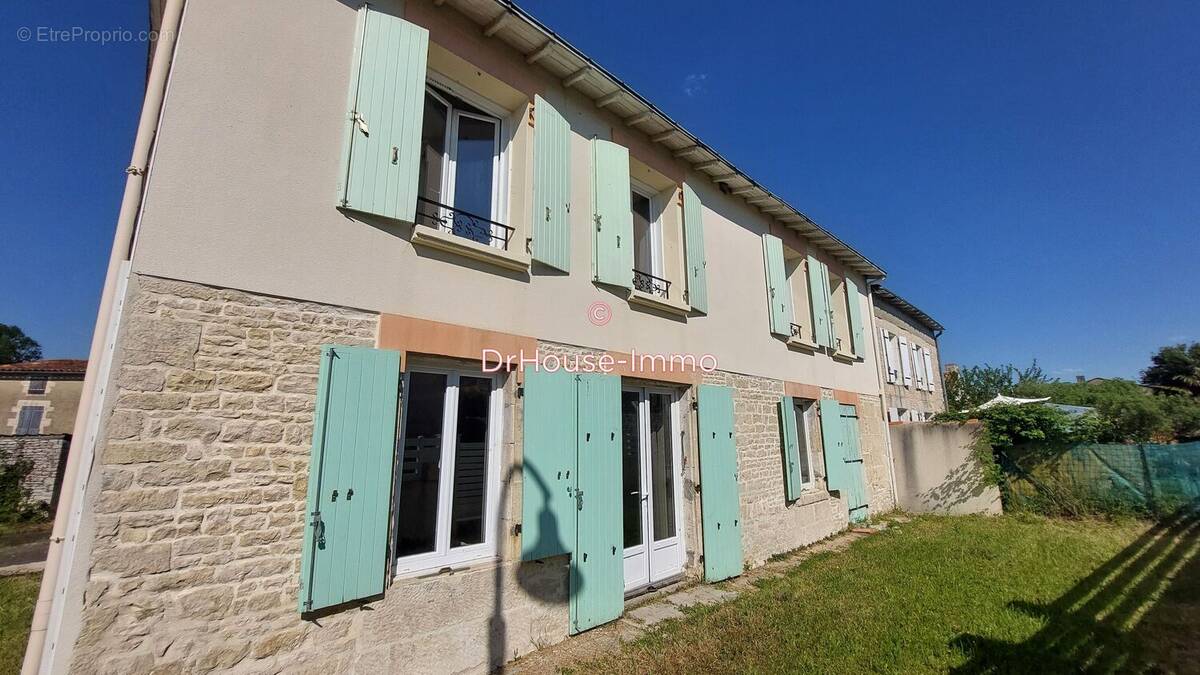 Maison à MAUZE-SUR-LE-MIGNON