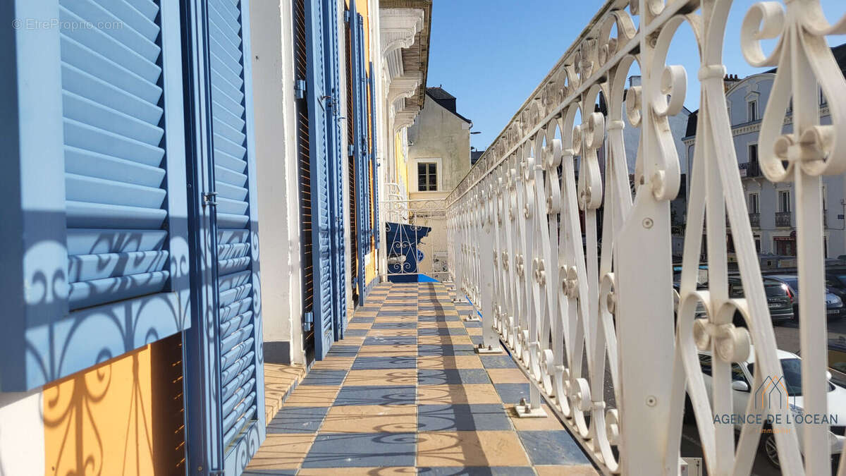 Appartement traversant à vendre à Le Palais - Lumière, vue et standing au coeur de Belle-Île-en-Mer - photo 6