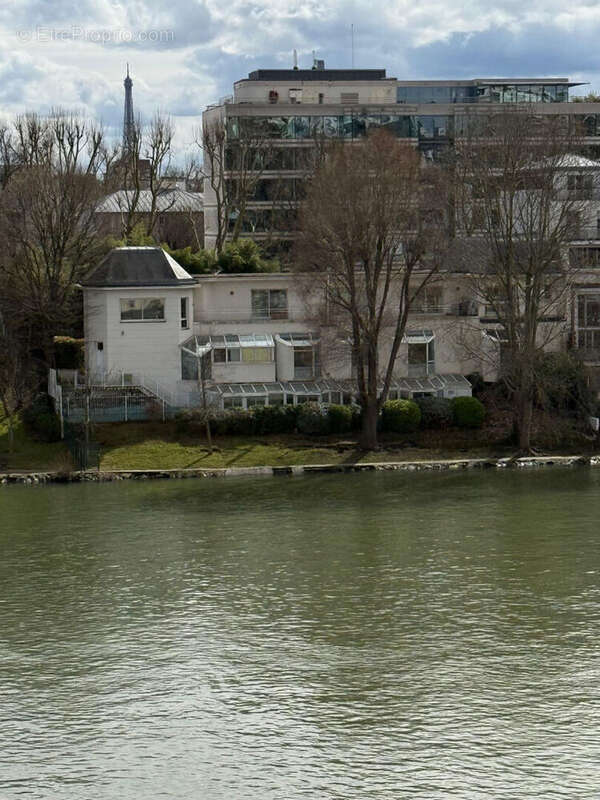Appartement à COURBEVOIE