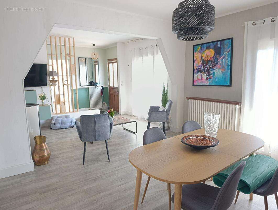 Maison à DAMMARIE-LES-LYS