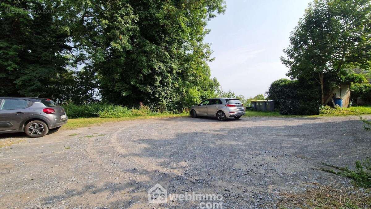 Vous bénéficiez d'un grand parking pour le stationnement - Appartement à LAON