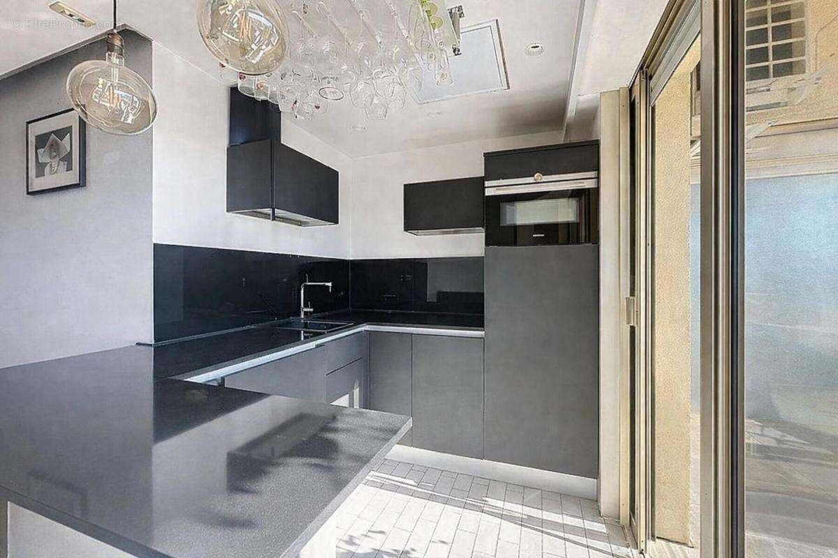 Appartement à SAINT-LAURENT-DU-VAR