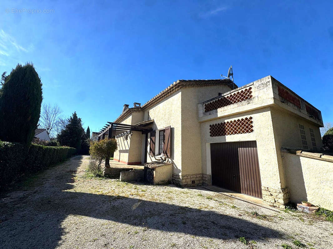 Maison à L'ISLE-SUR-LA-SORGUE