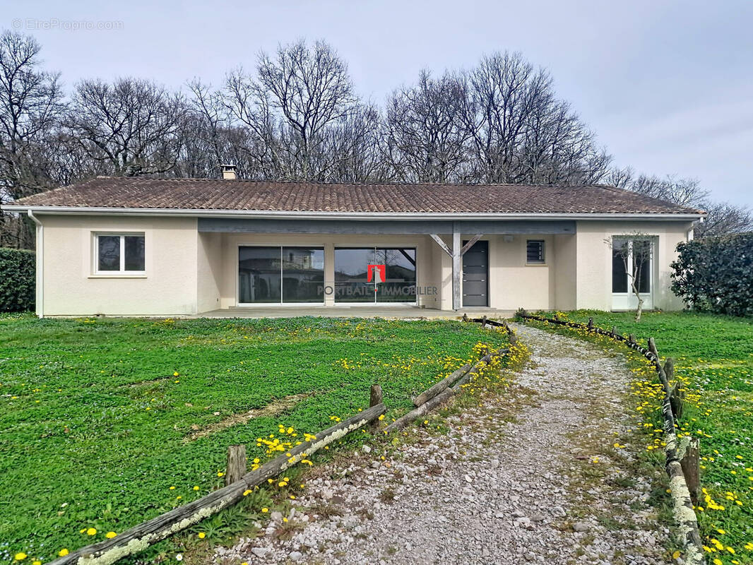 Maison à LA LANDE-DE-FRONSAC
