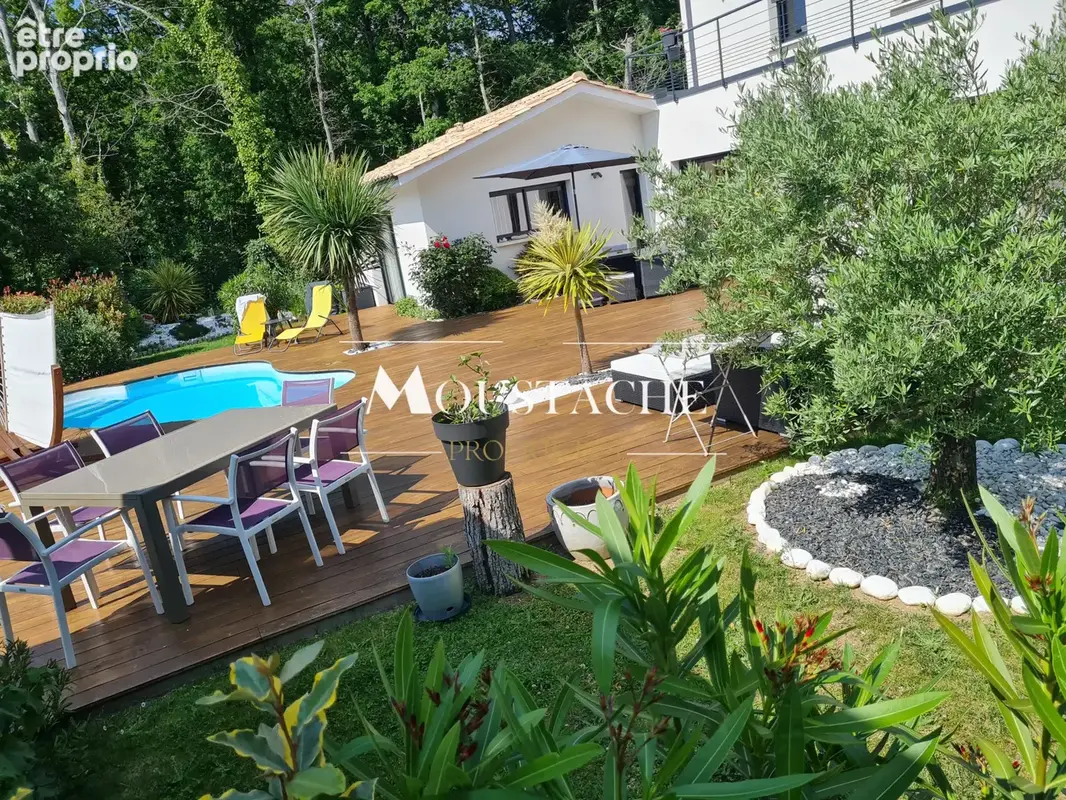 Superbe villa / maison contemporaine - avec piscine à 300m du centre-ville - - photo 11