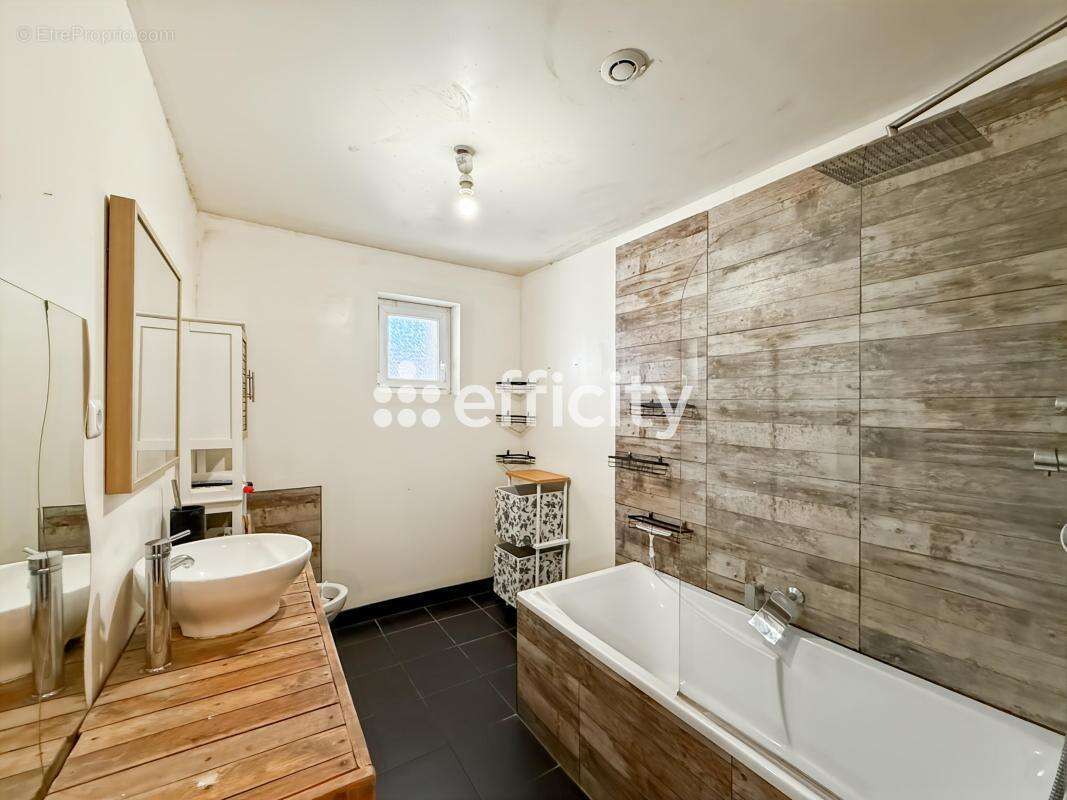 Maison à SAINTE-MAURE-DE-TOURAINE