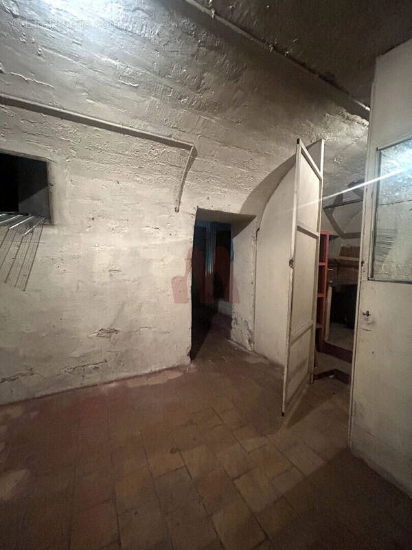 Commerce à PARIS-9E