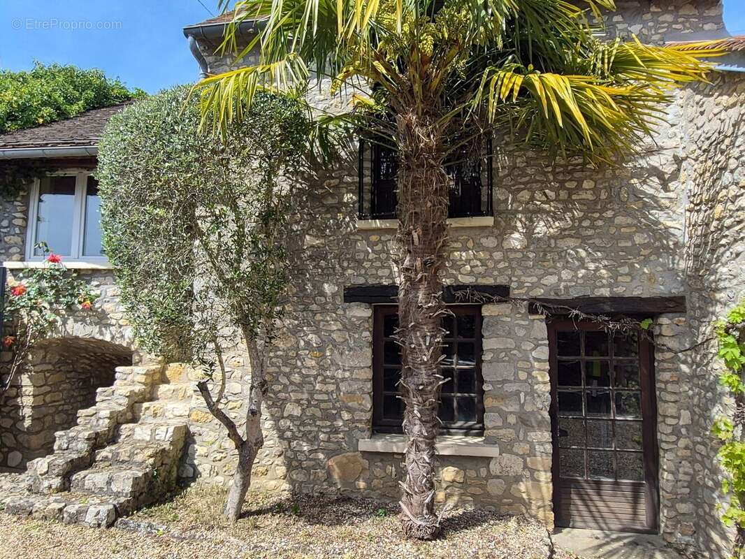 Maison à ORMOY-LA-RIVIERE