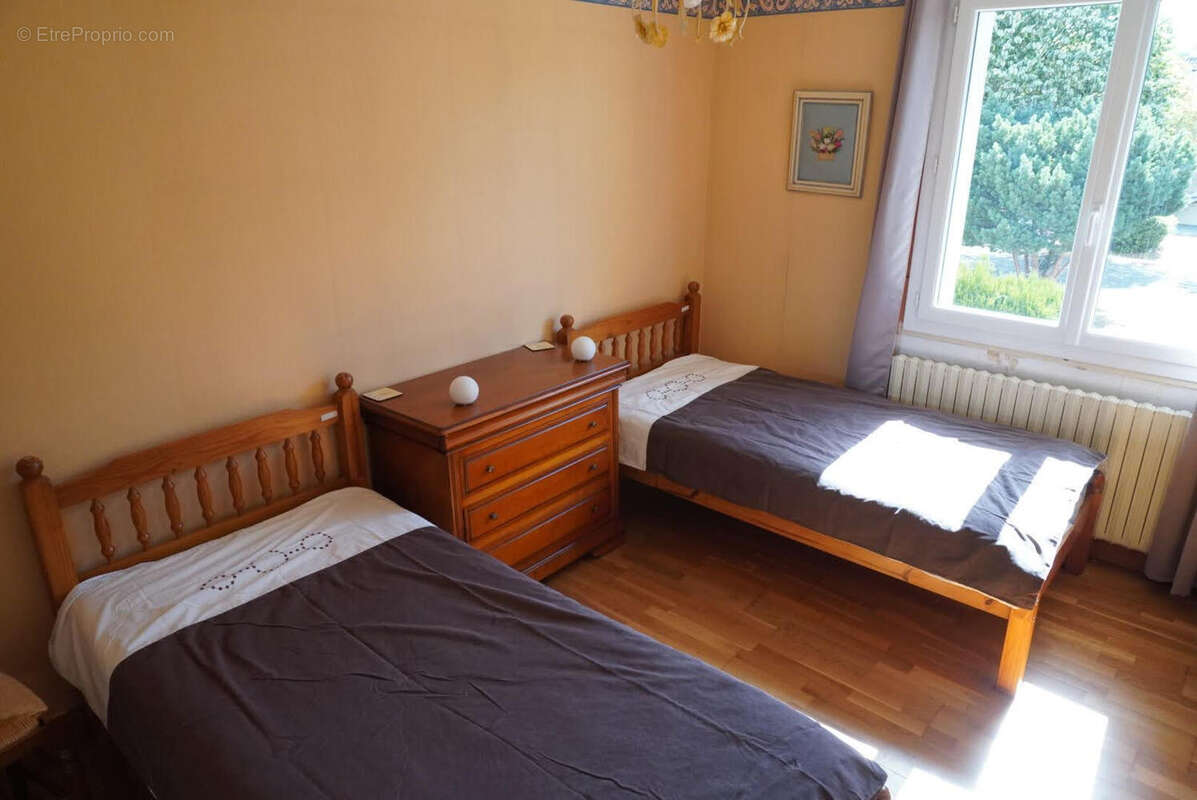 Maison de village à Mauprevoir, Jardins, Garage, Dépendances, Proche des Commerces, 3 Chambres, 2 Salles de Bains - photo 14