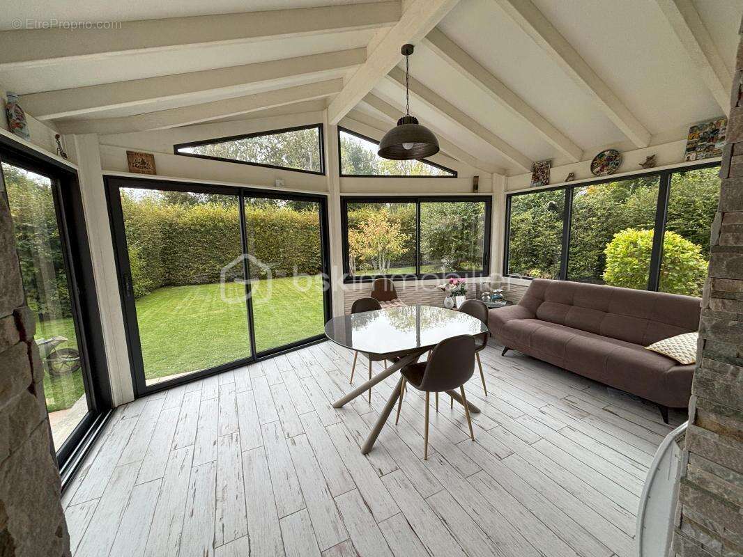 Maison à FEUQUIERES-EN-VIMEU