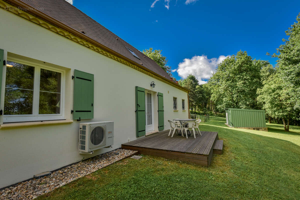 Maison contemporaine, 6 pcs, 3 chambres, 104m2, 5485m2 terrain et garage - photo 2