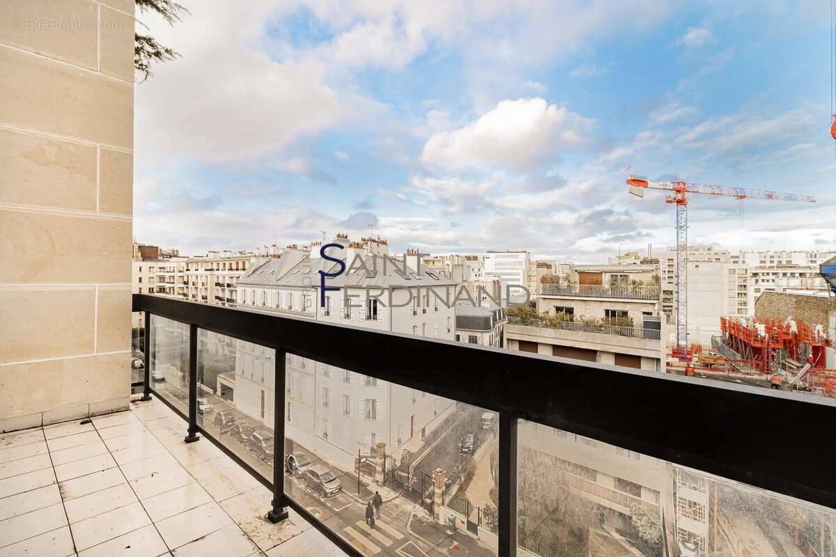 Appartement à NEUILLY-SUR-SEINE
