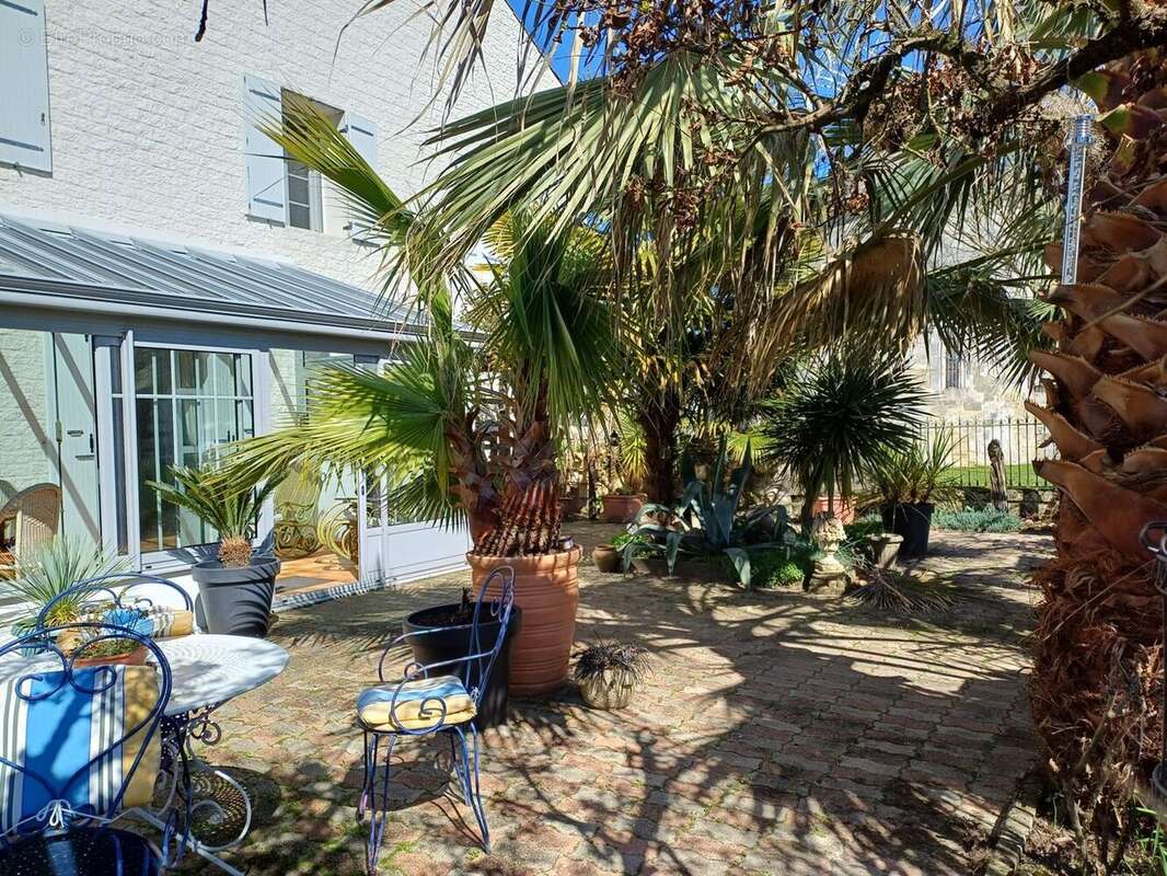 Maison à CHENAC-SAINT-SEURIN-D'UZET