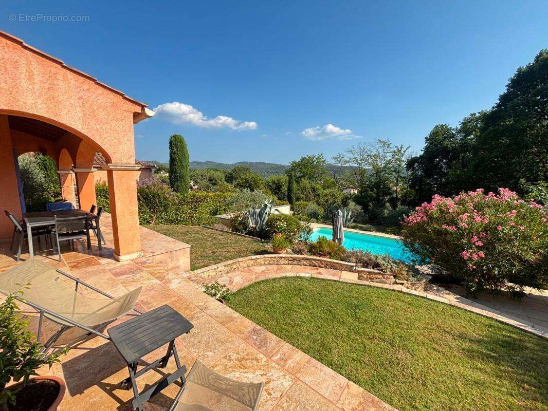 Villa provençale type 4 avec piscine, jardin et garage - photo 2