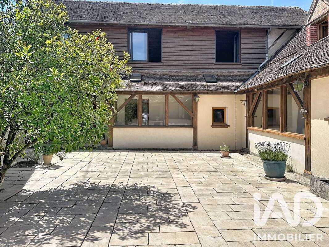 Maison 382 m² à La Chapelle-Sur-Oreuse  - photo 3