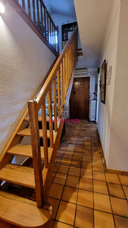 Maison 236 m² à Entraigues-Sur-La-Sorgue  - photo 6