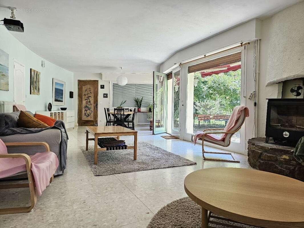 Propriété avec piscine sur 2 ha 6 + 2 logements indépendants - photo 4