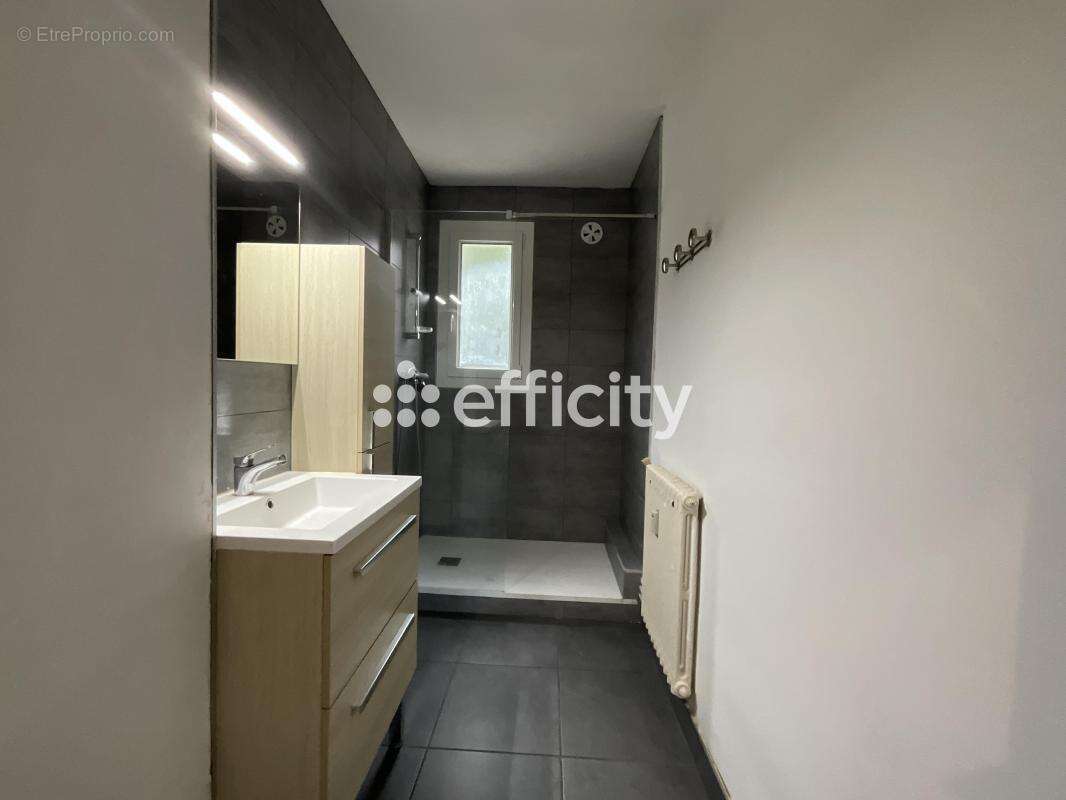 Appartement à PRIVAS