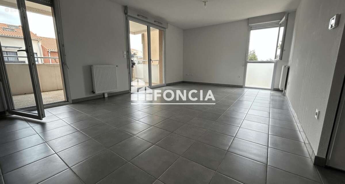 SAINT-JEAN – Superbe T3 avec terrasse et 2 parkings en sous-sol boxables - photo 3