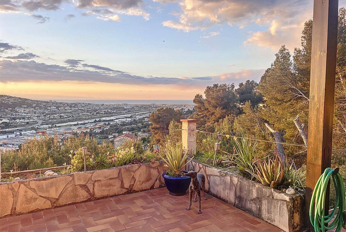 Maison à SAINT-LAURENT-DU-VAR