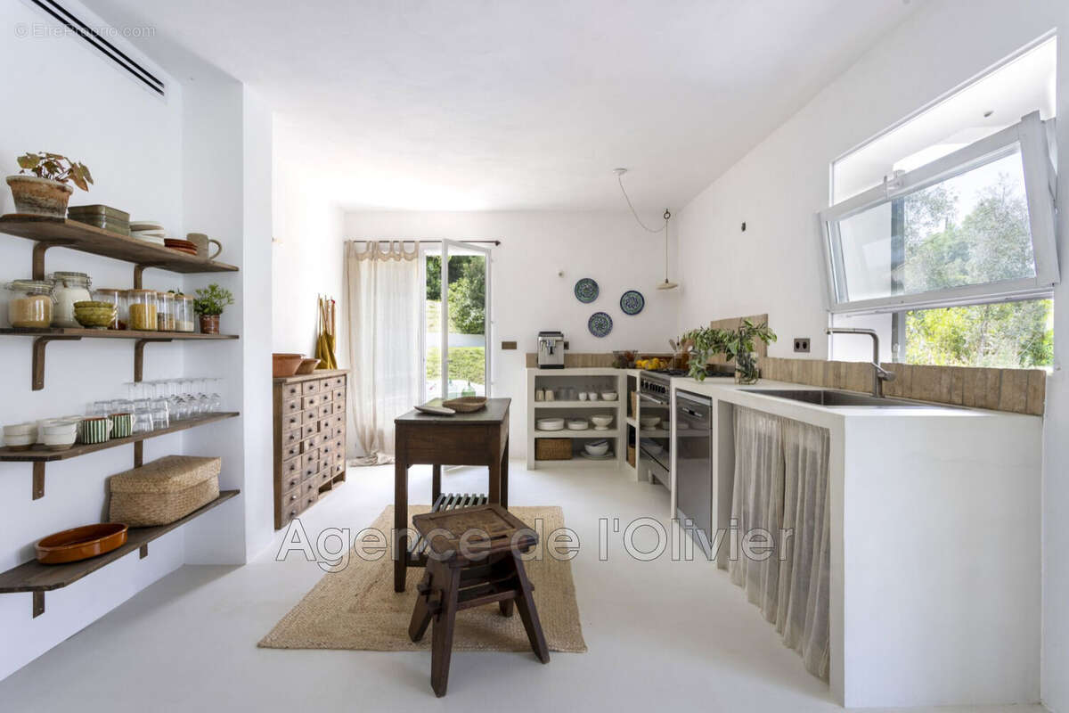 Maison à ROQUEFORT-LES-PINS