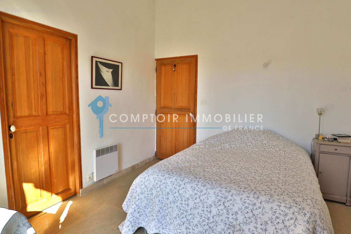 Dept 84 - Gordes - Belle bâtisse au calme - 164 m2 de surface habitables + dépendance à aménager et grenier su - photo 13