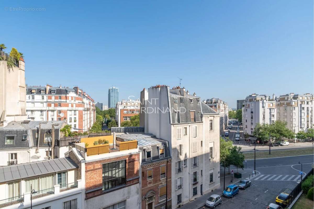 Appartement à PARIS-17E