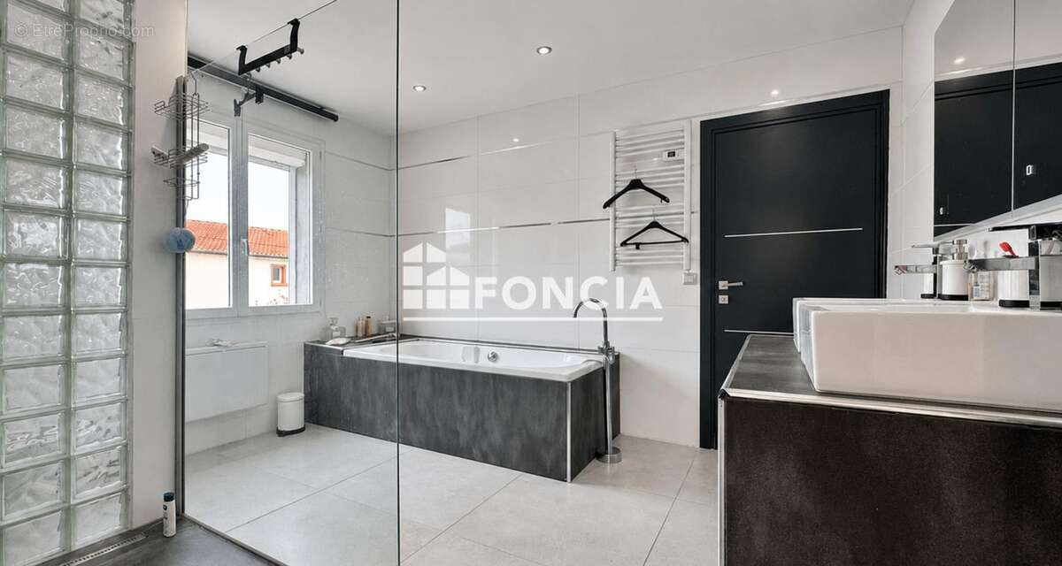 AGDE - Maison familiale – 4 pièces – Terrain de 502 m² - photo 8