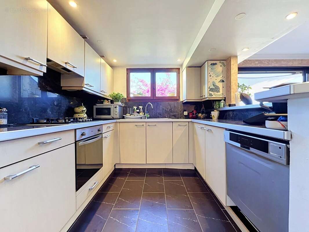 Appartement à VALLAURIS